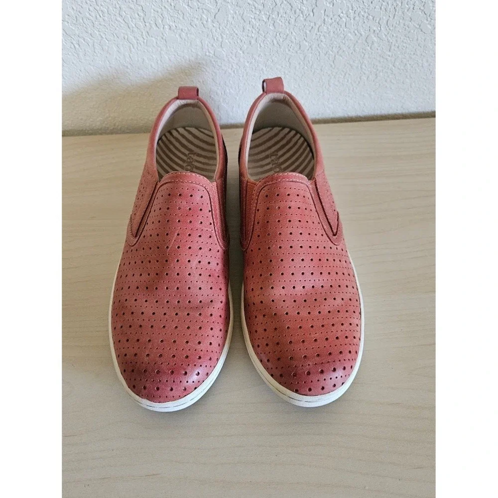 Taos Womens Court Slip On Shoes Red Leather Perforated Sneakers Size 9
